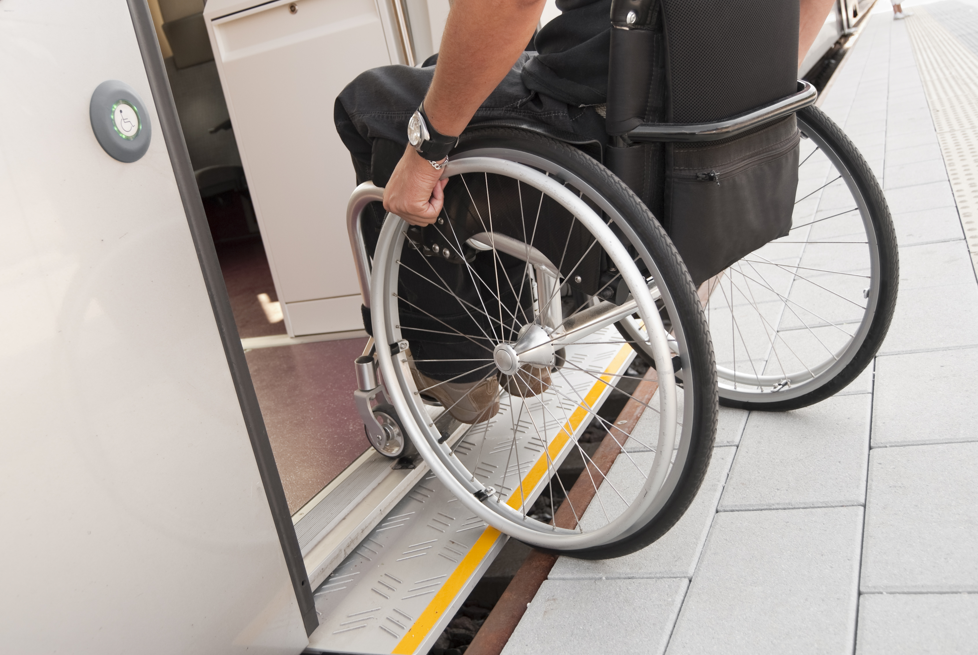 Porte Handicapée en verre